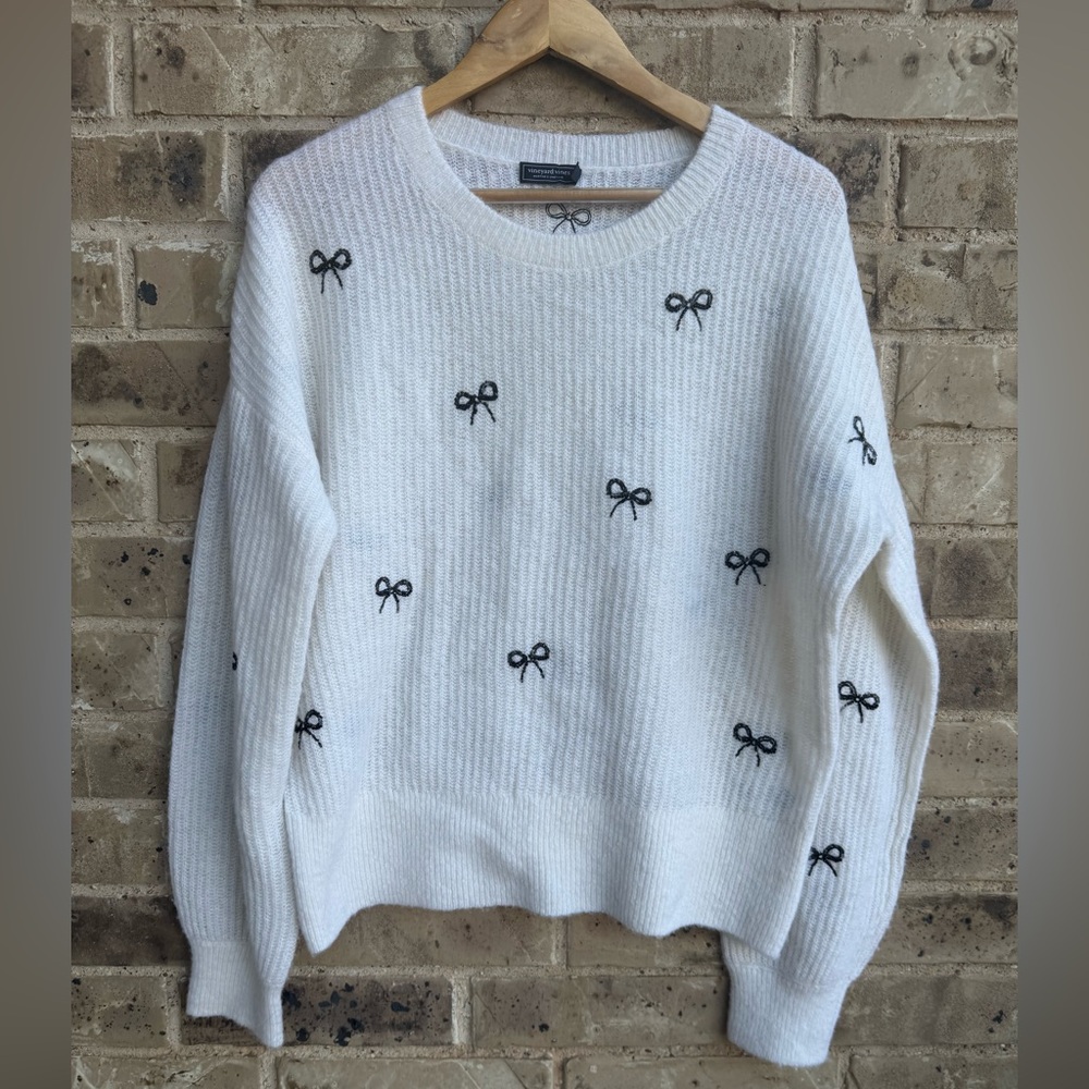 Vineyard Vines White Sweater with Black Bow Accents